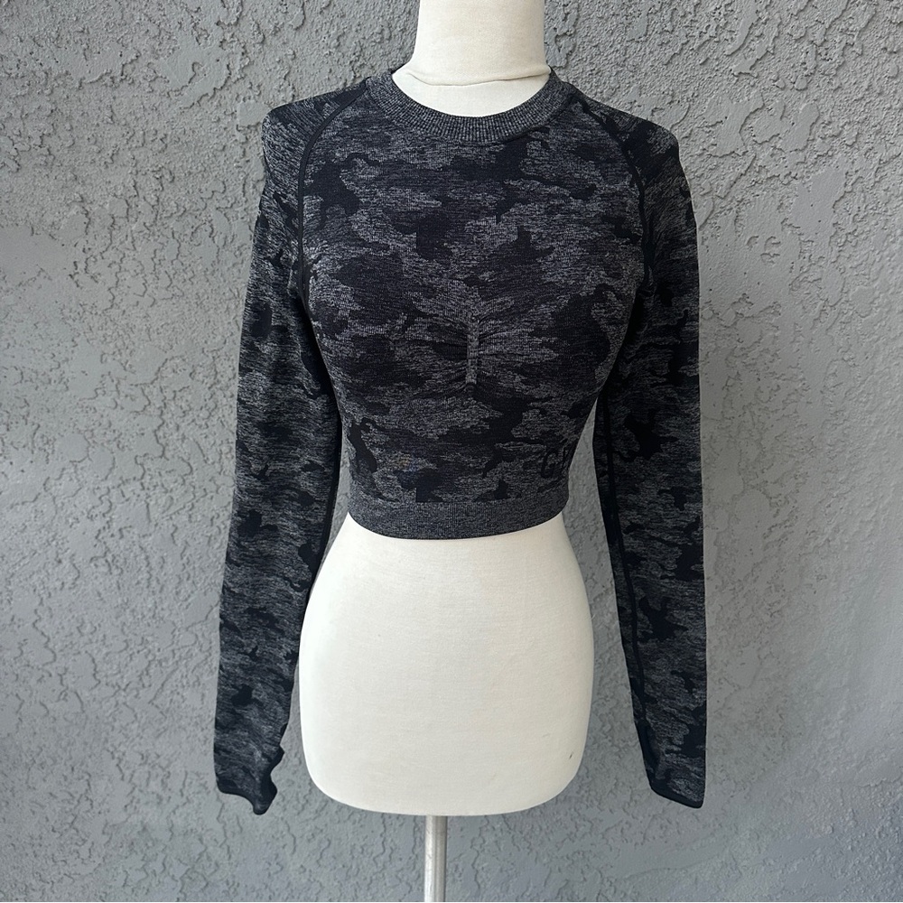 Gymshark Adapt Black Camouflage Camo Long Sleeve Athletic Crop Top Sz Small Gym